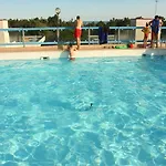 Rooftop Pool Retreat In شقة