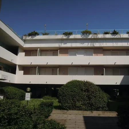 Rooftop Pool Retreat In Bibione Daire *