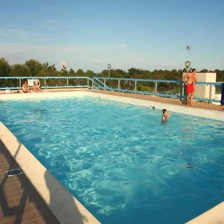 Apartment Rooftop Pool Retreat In Bibione *
