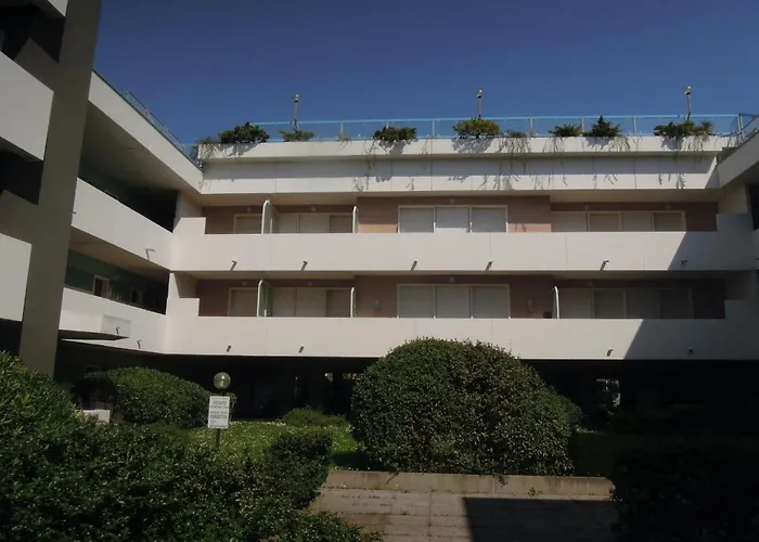 Rooftop Pool Retreat In Apartment *