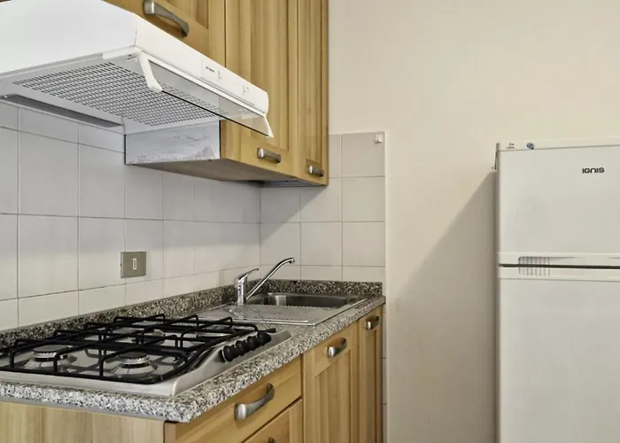 Rooftop Pool Retreat In 아파트